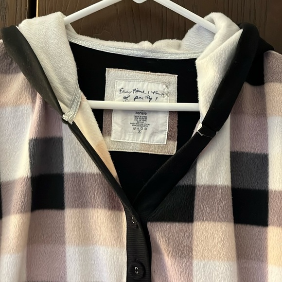 Kenzie black sleeved, checkered front, hooded sweatshirt. Size Large. - Picture 3 of 14
